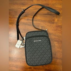 Jet Set Travel Medium Signature Logo Crossbody Bag